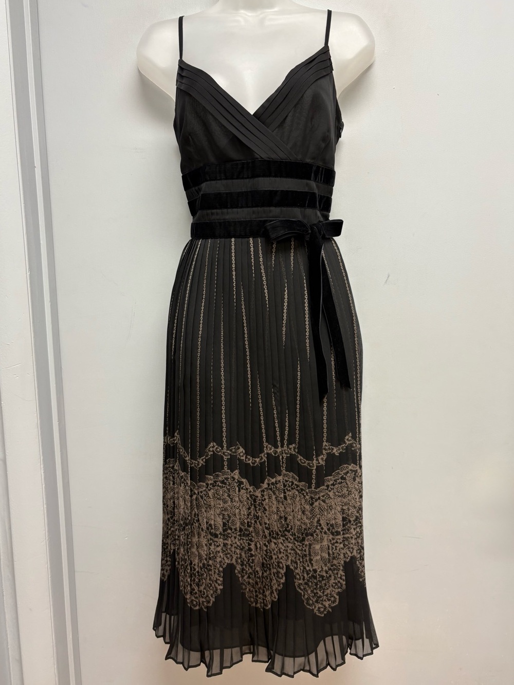 Ann Taylor LOFT Black Pleated Lace Print Midi Dress Size 4